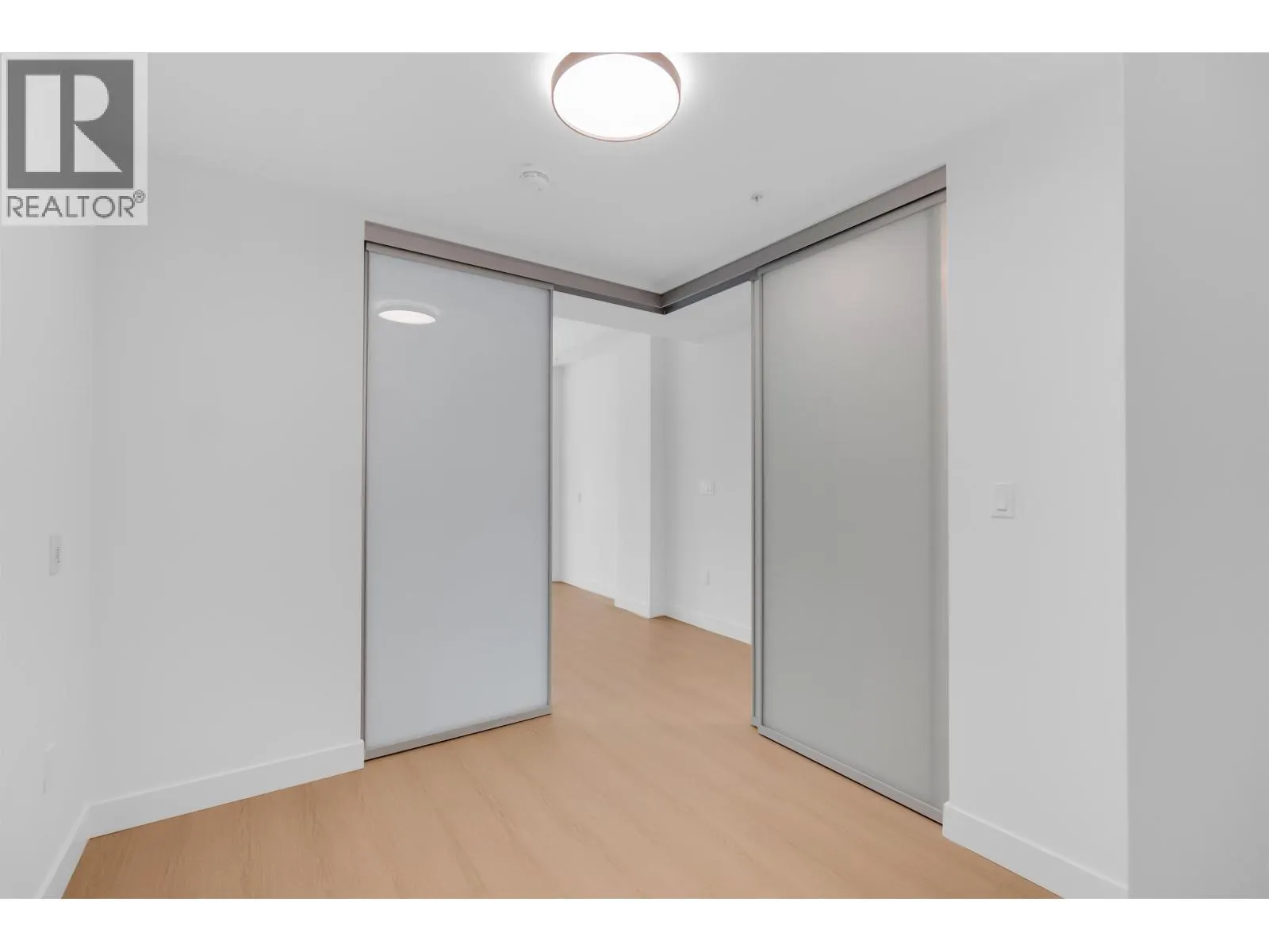 2xx 422 E 3RD STREET
