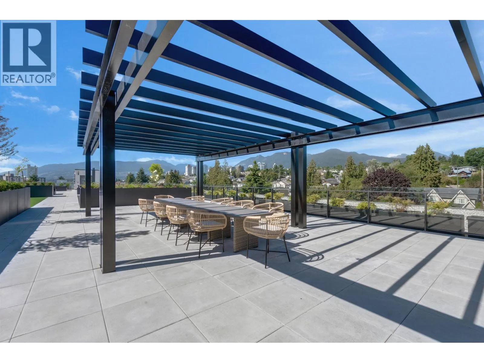 2xx 422 E 3RD STREET