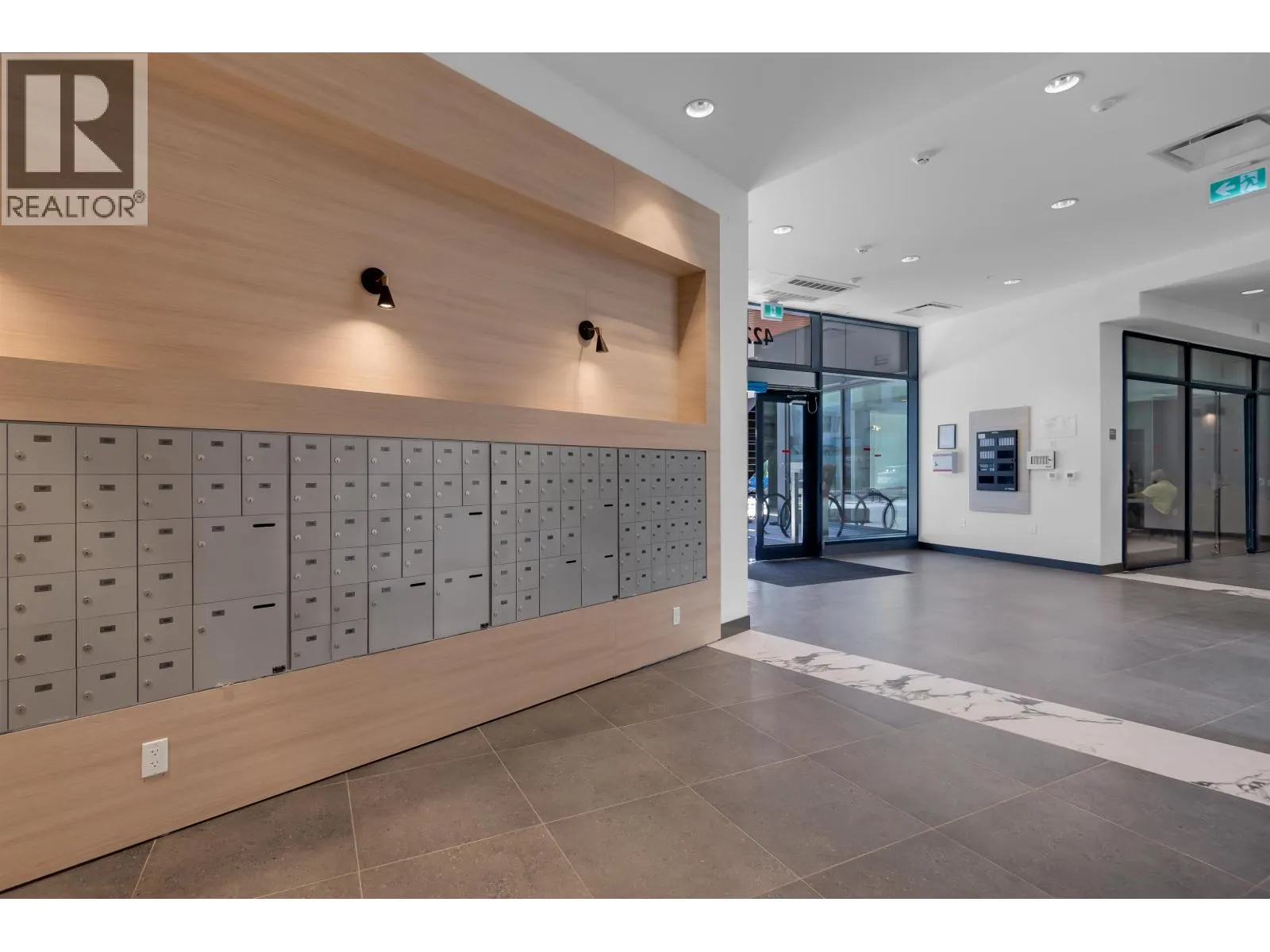 2xx 422 E 3RD STREET