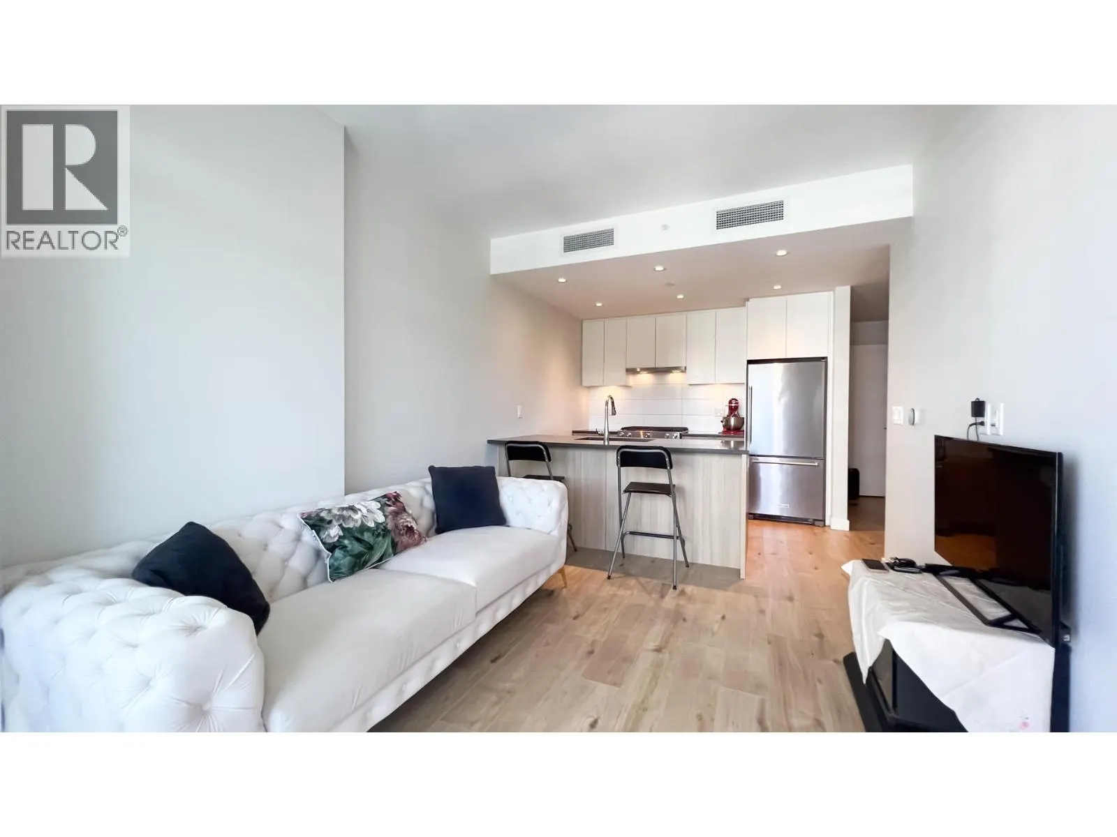 1405 3430 E KENT AVENUE