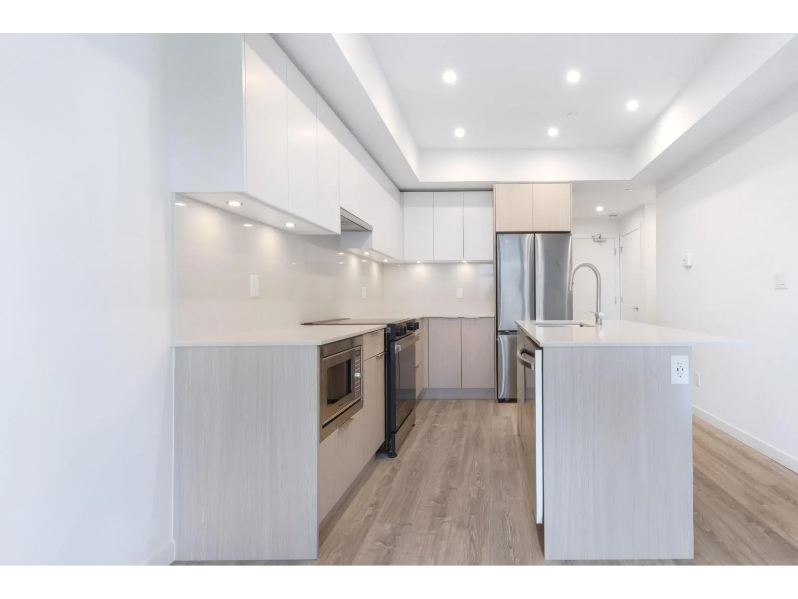 607 10828 139A STREET