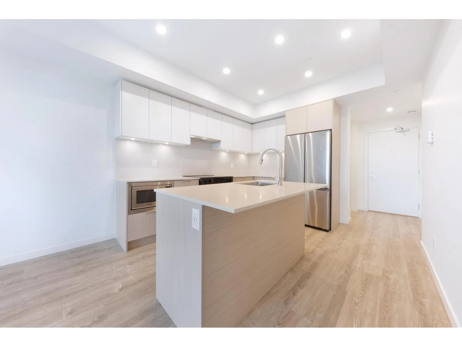 607 10828 139A STREET