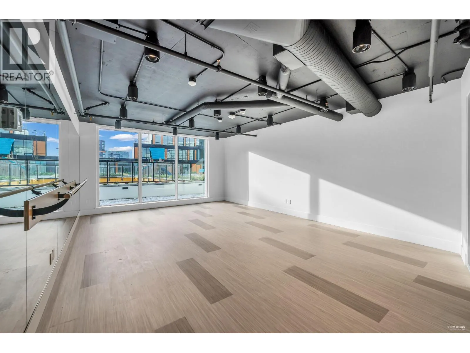 1404 6633 BUSWELL STREET
