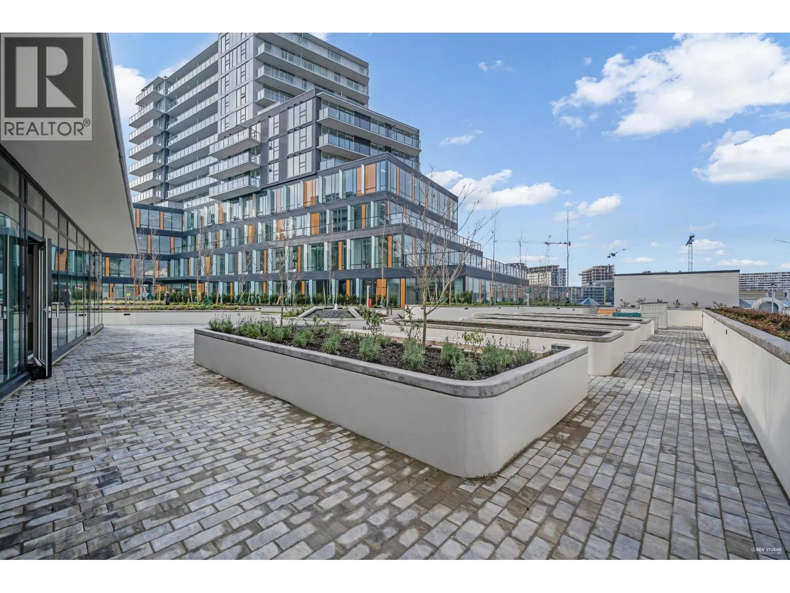1404 6633 BUSWELL STREET