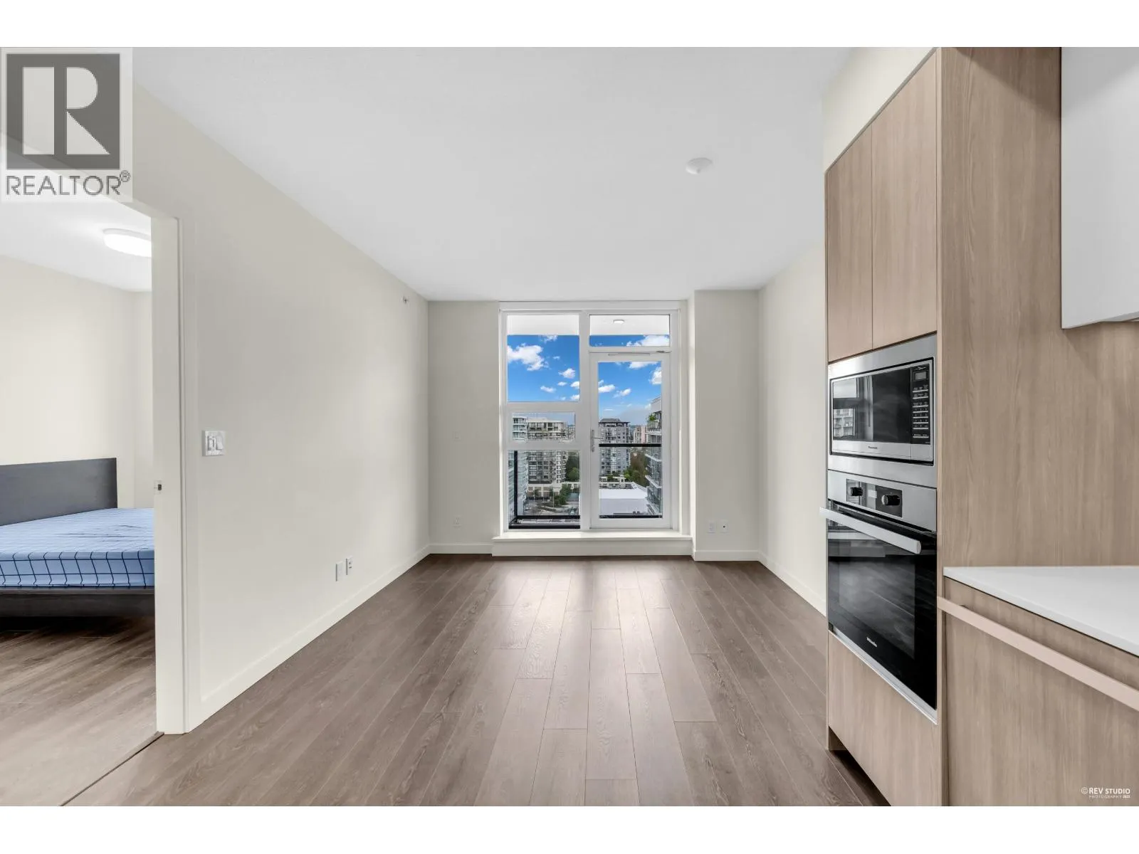 1404 6633 BUSWELL STREET