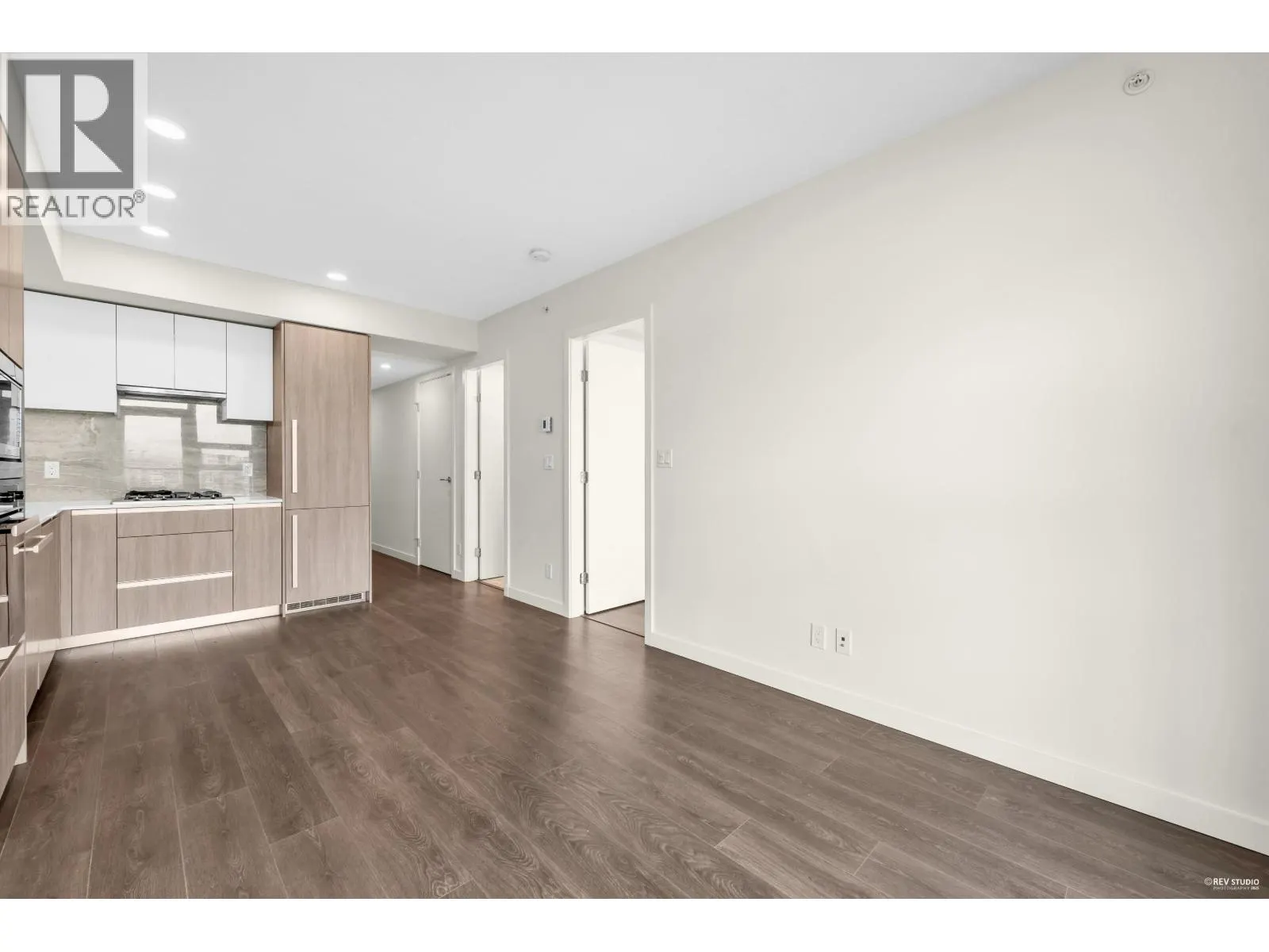 1404 6633 BUSWELL STREET