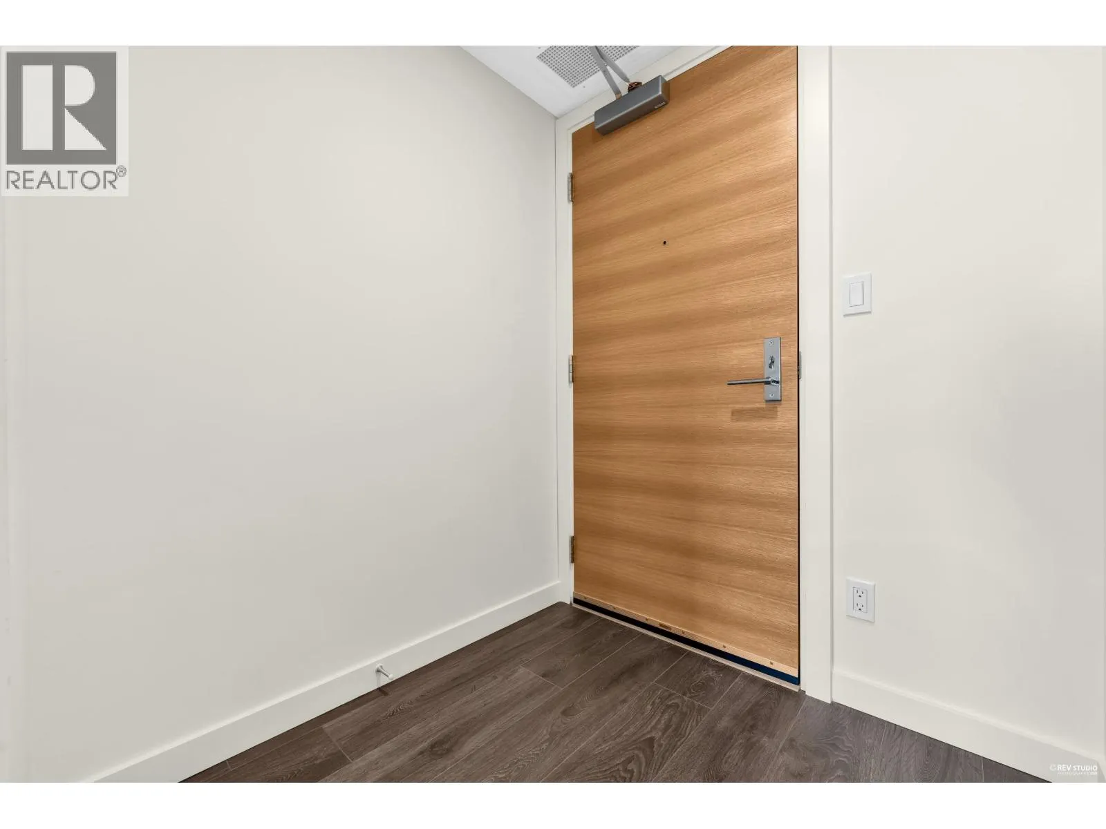 1404 6633 BUSWELL STREET