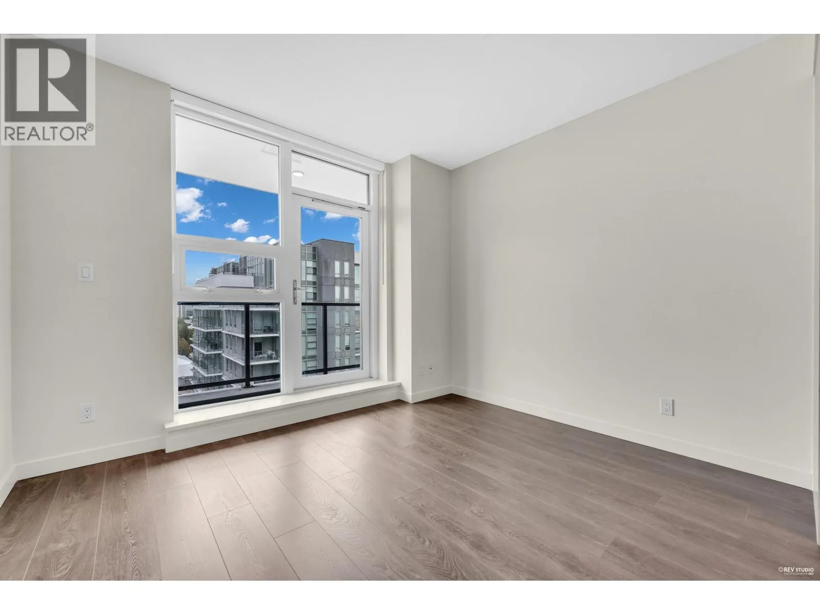 1404 6633 BUSWELL STREET