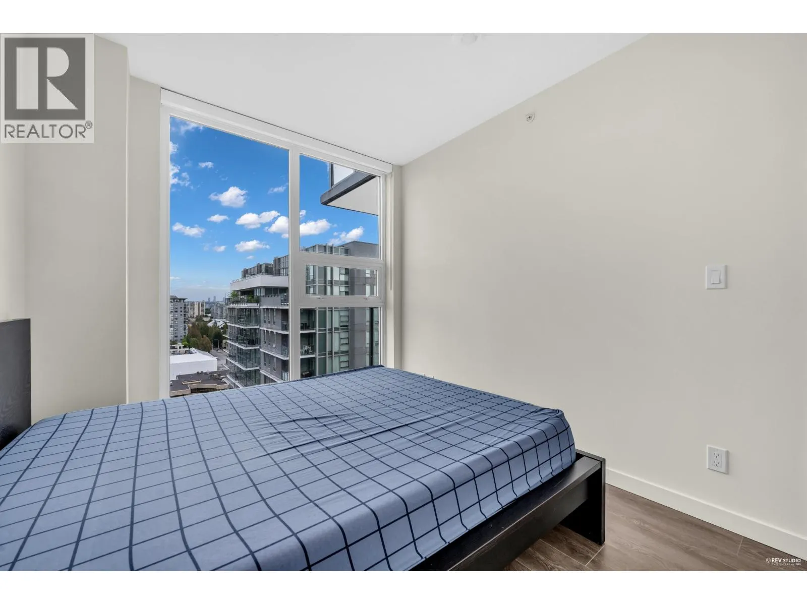 1404 6633 BUSWELL STREET