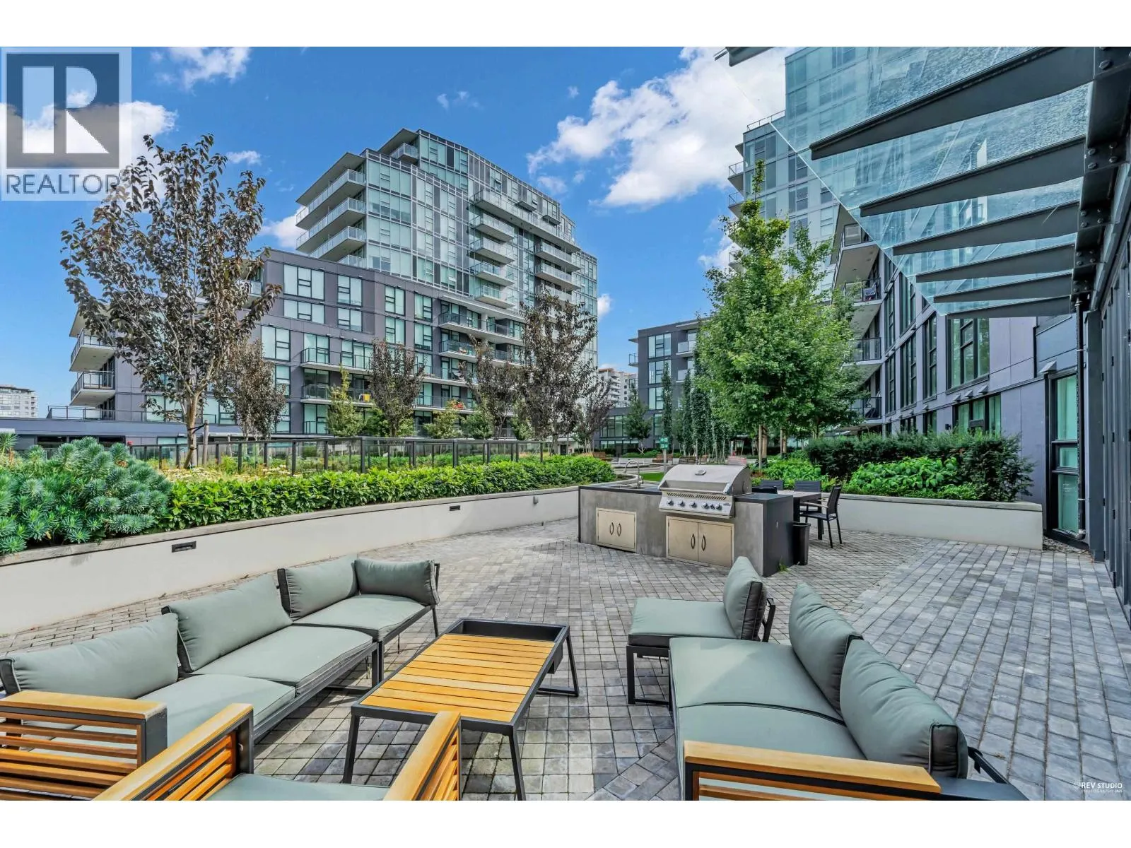 1404 6633 BUSWELL STREET
