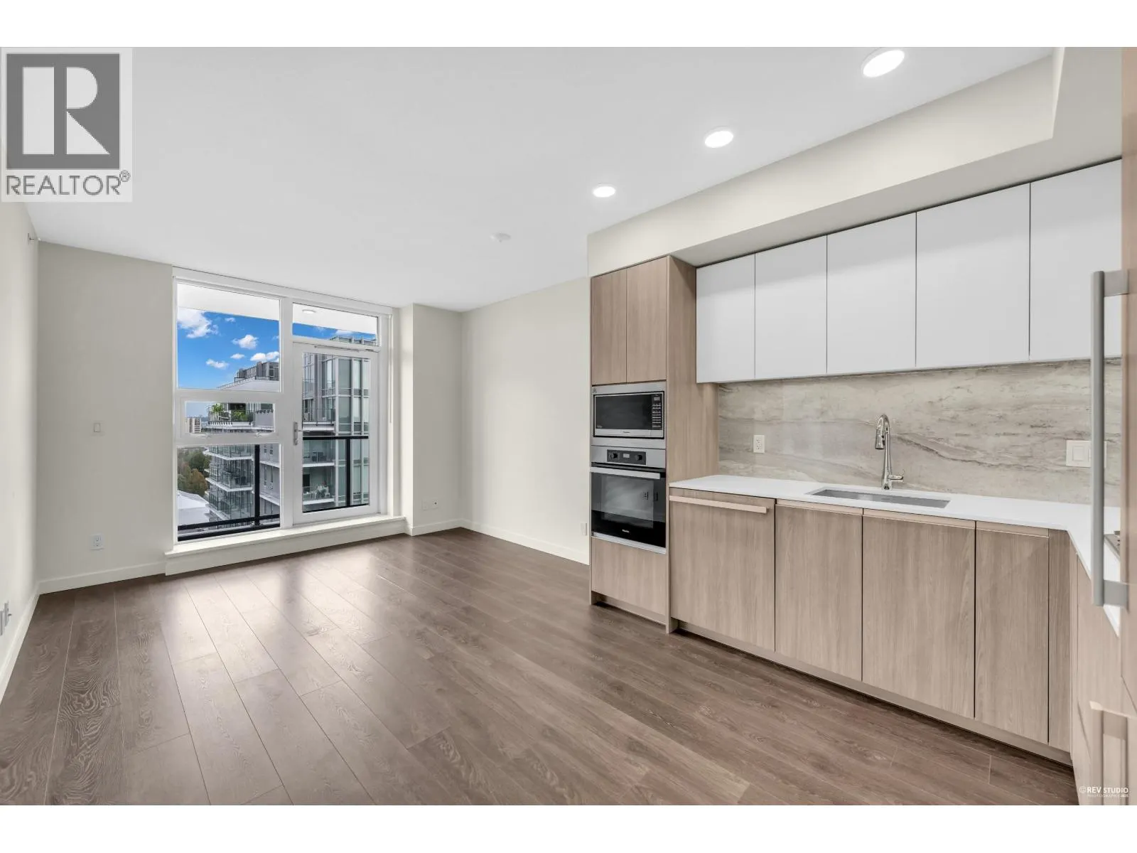 1404 6633 BUSWELL STREET