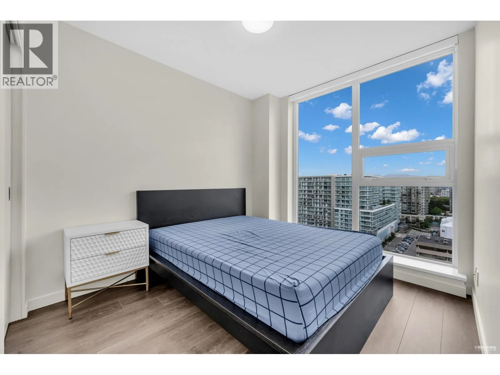 1404 6633 BUSWELL STREET