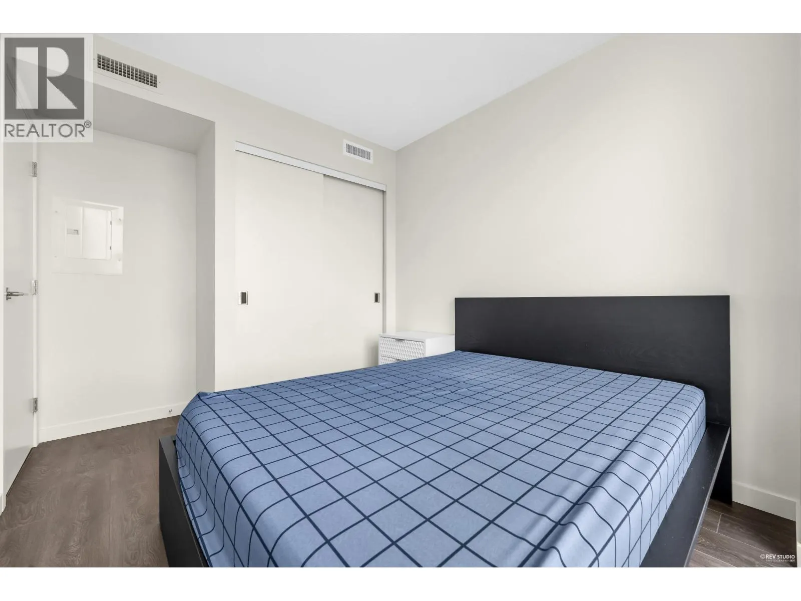1404 6633 BUSWELL STREET