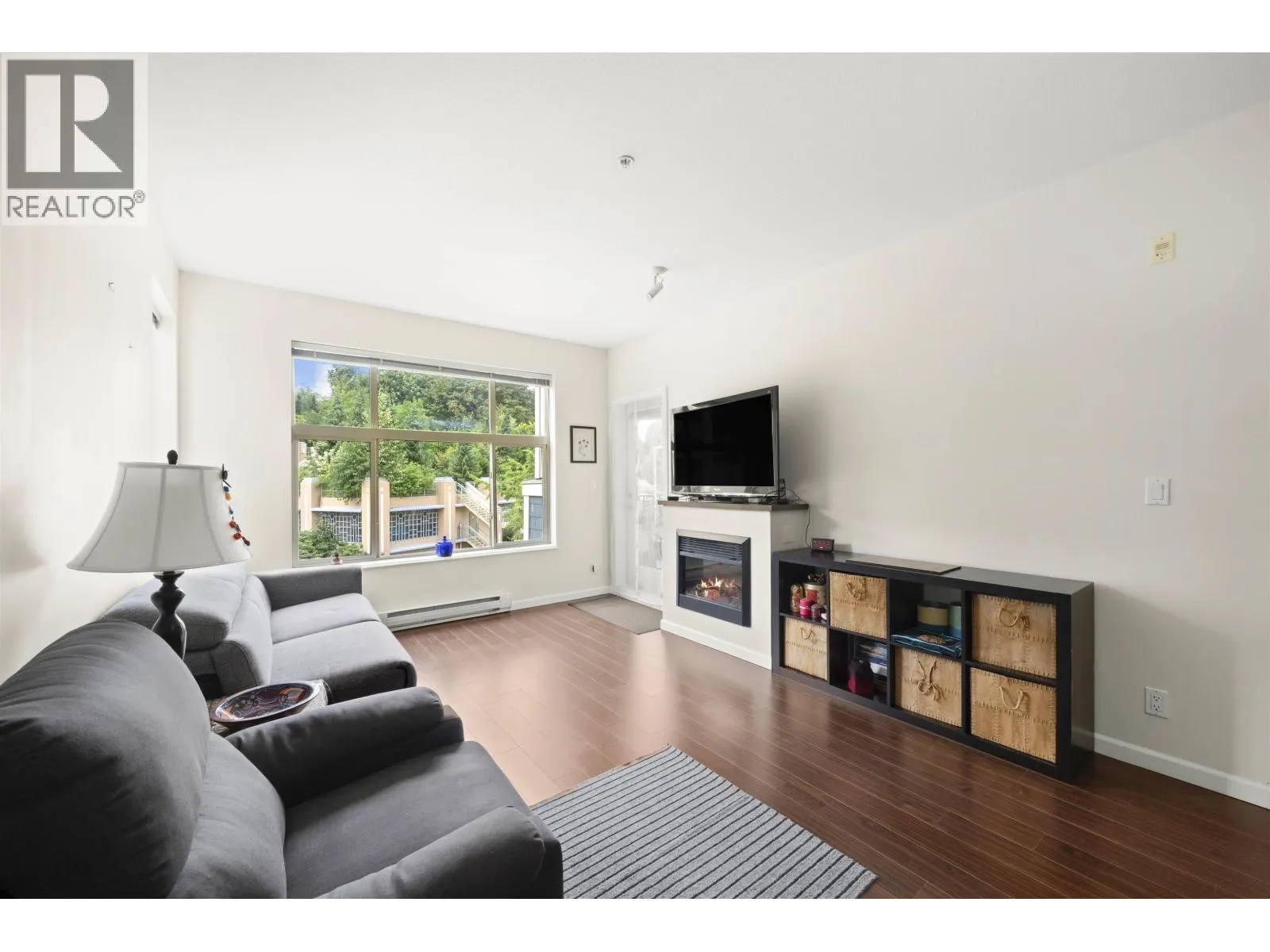 301 275 ROSS DRIVE