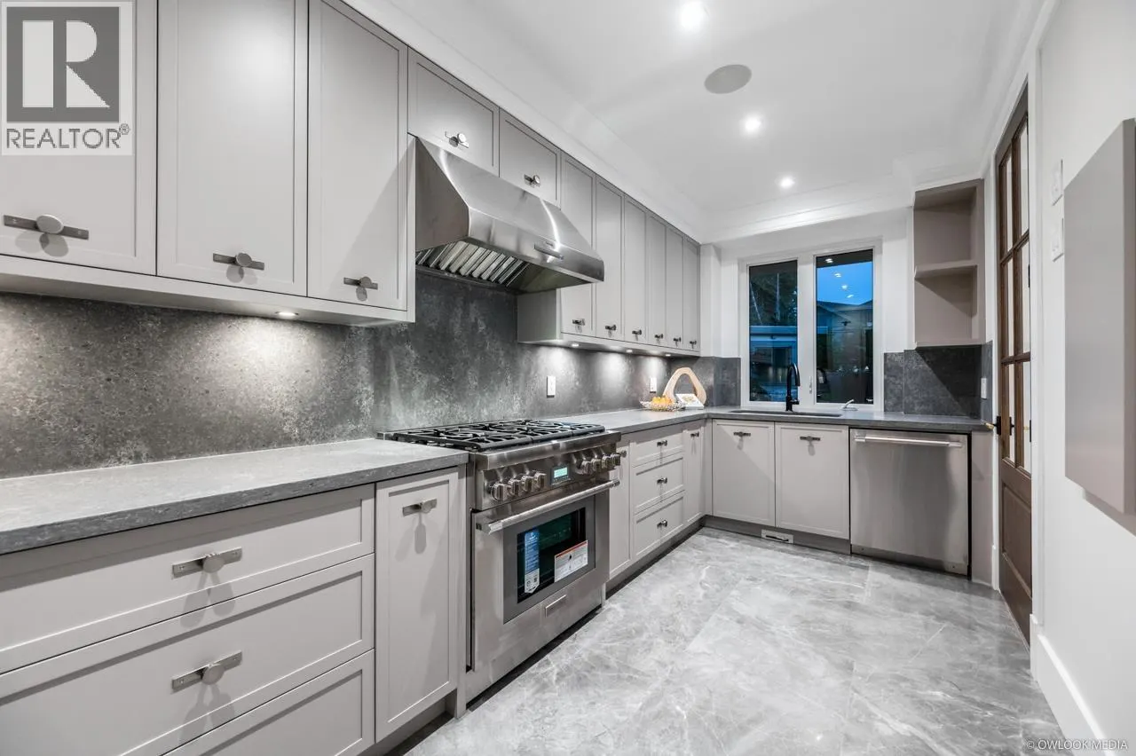 7680 GLACIER CRESCENT