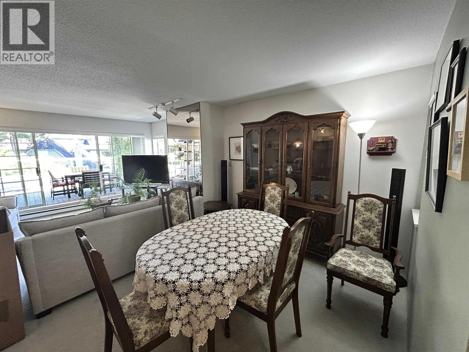 201 3421 CURLE AVENUE