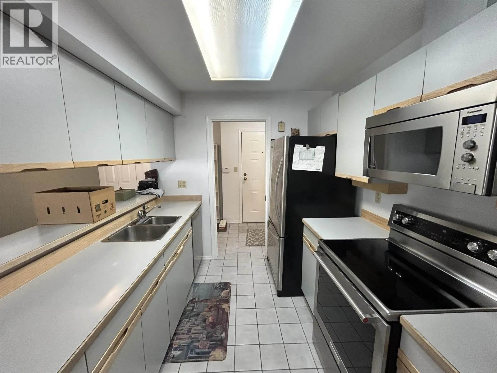 201 3421 CURLE AVENUE