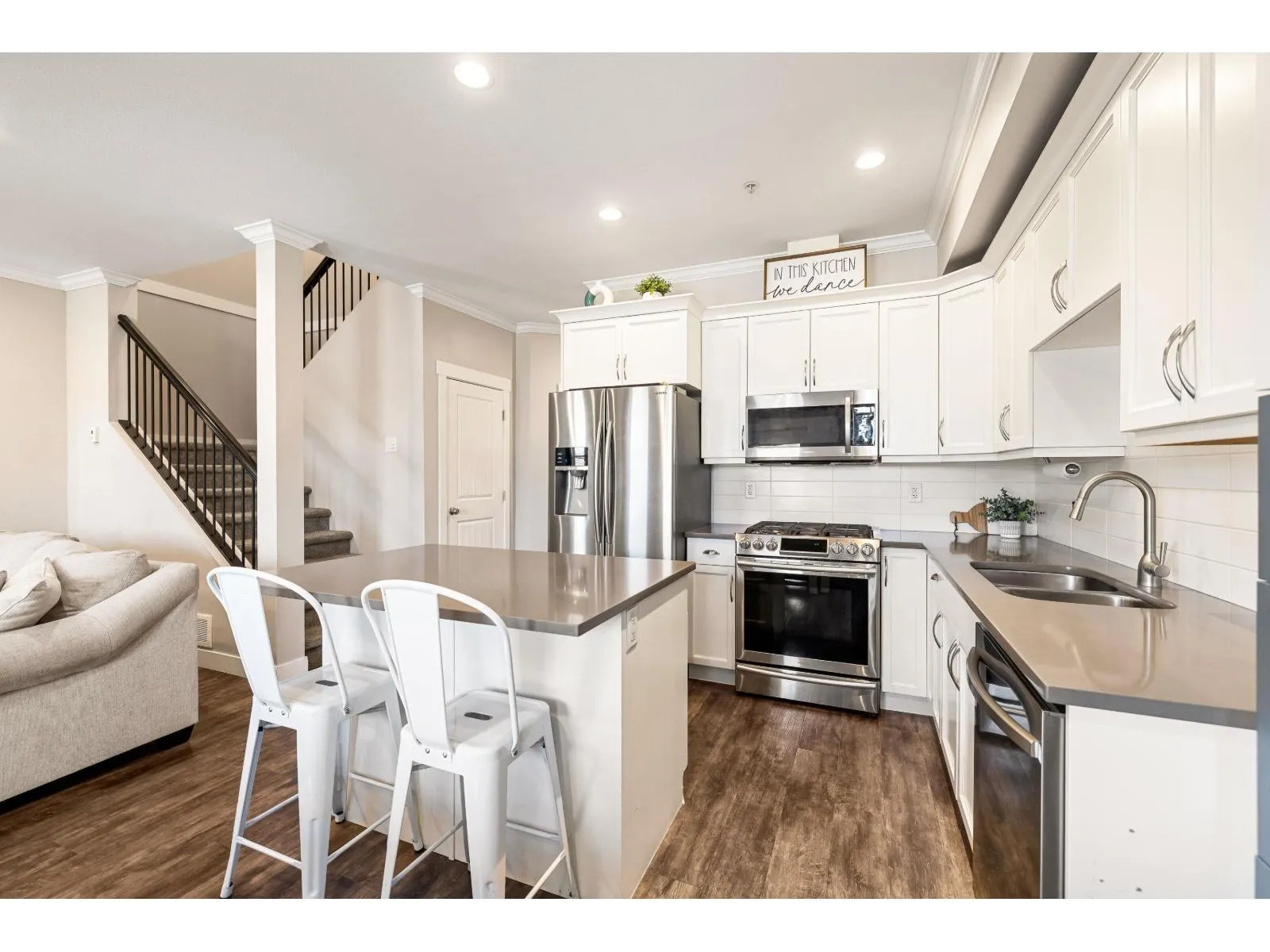 5 6491 VEDDER ROAD|Sardis South