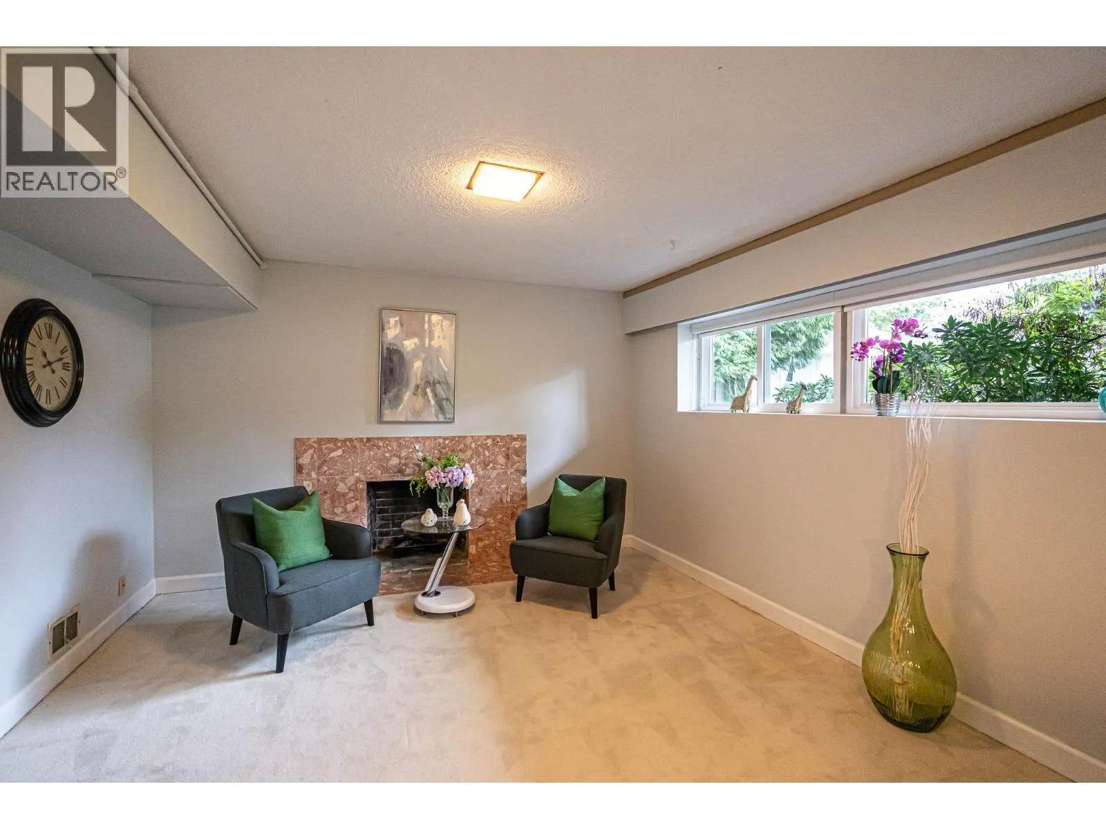 916 GLENACRE COURT