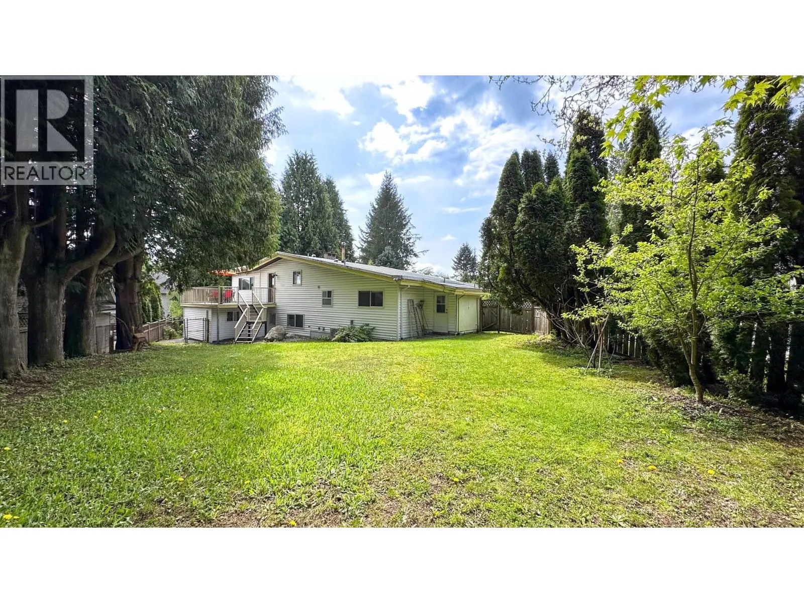 916 GLENACRE COURT