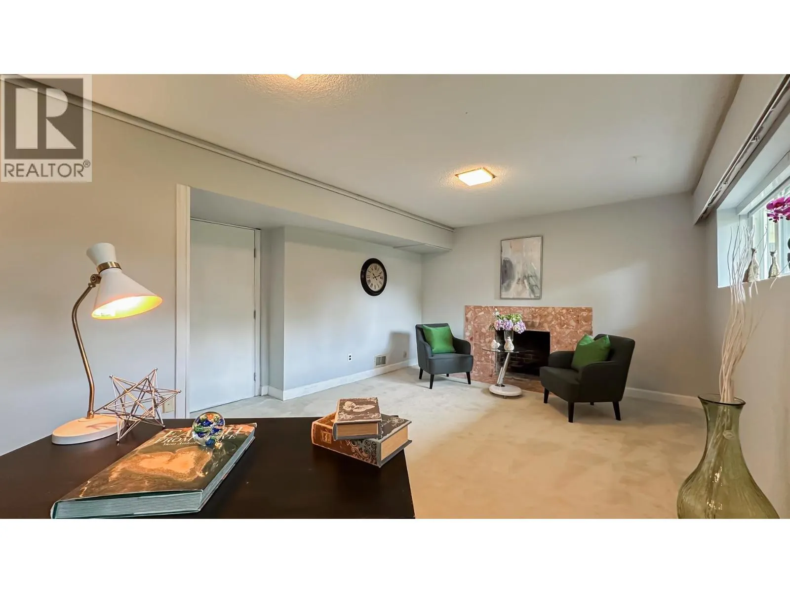 916 GLENACRE COURT