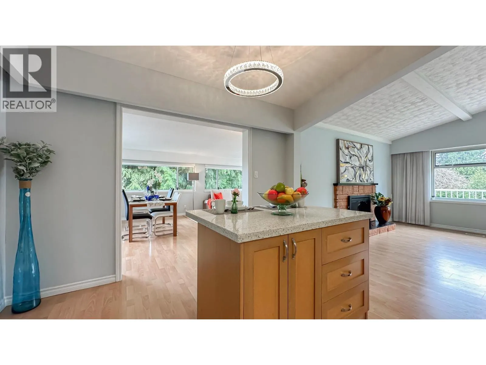 916 GLENACRE COURT