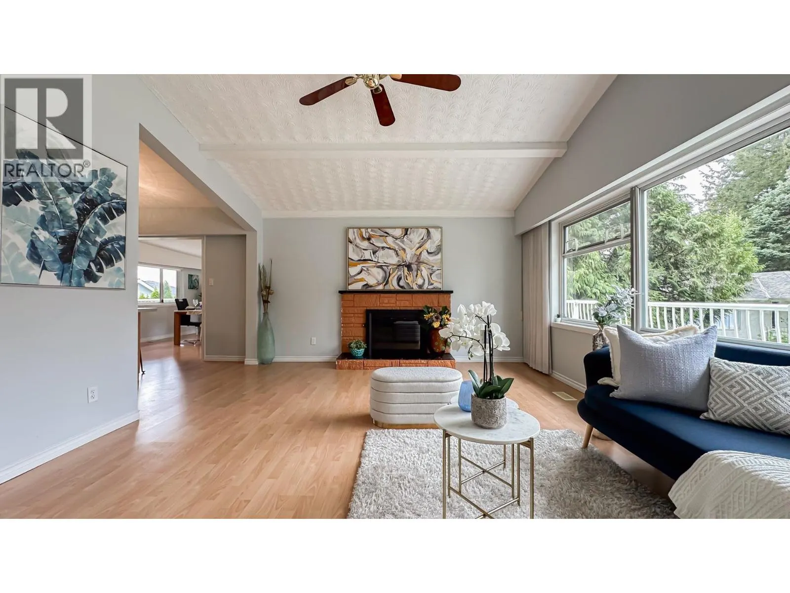 916 GLENACRE COURT