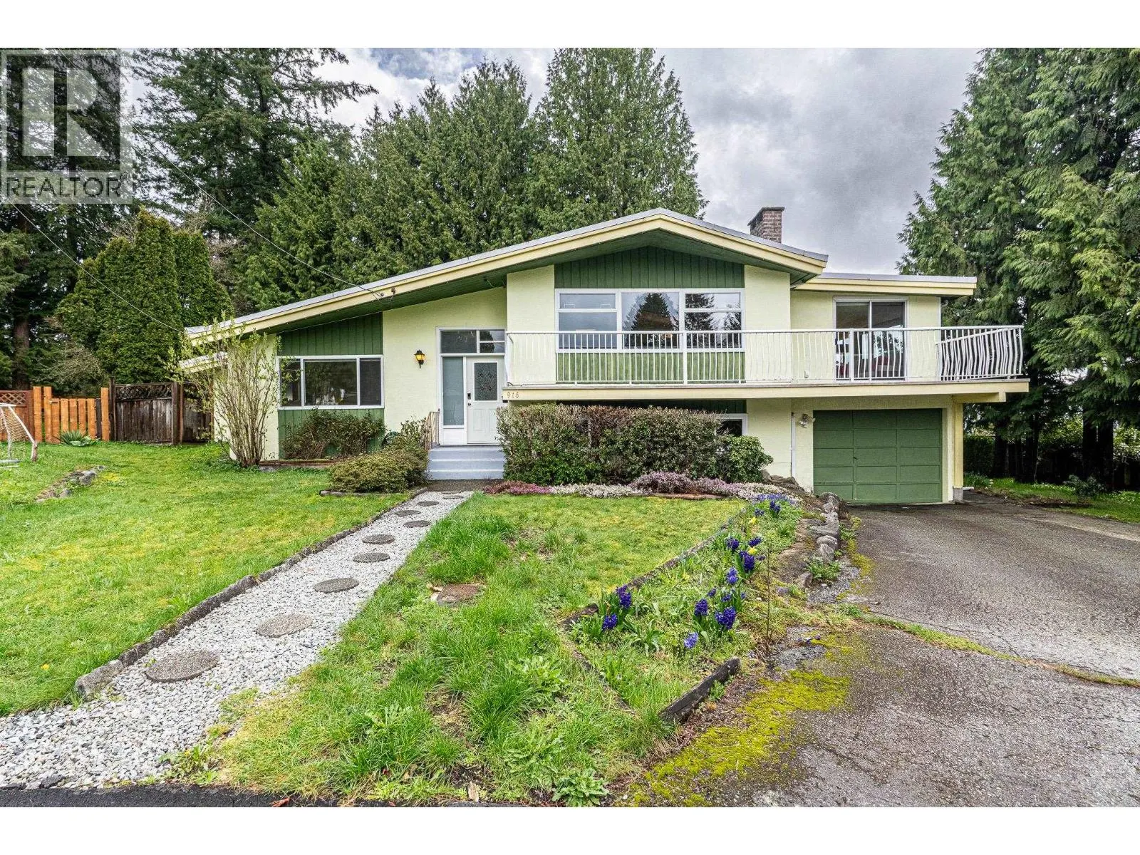 916 GLENACRE COURT