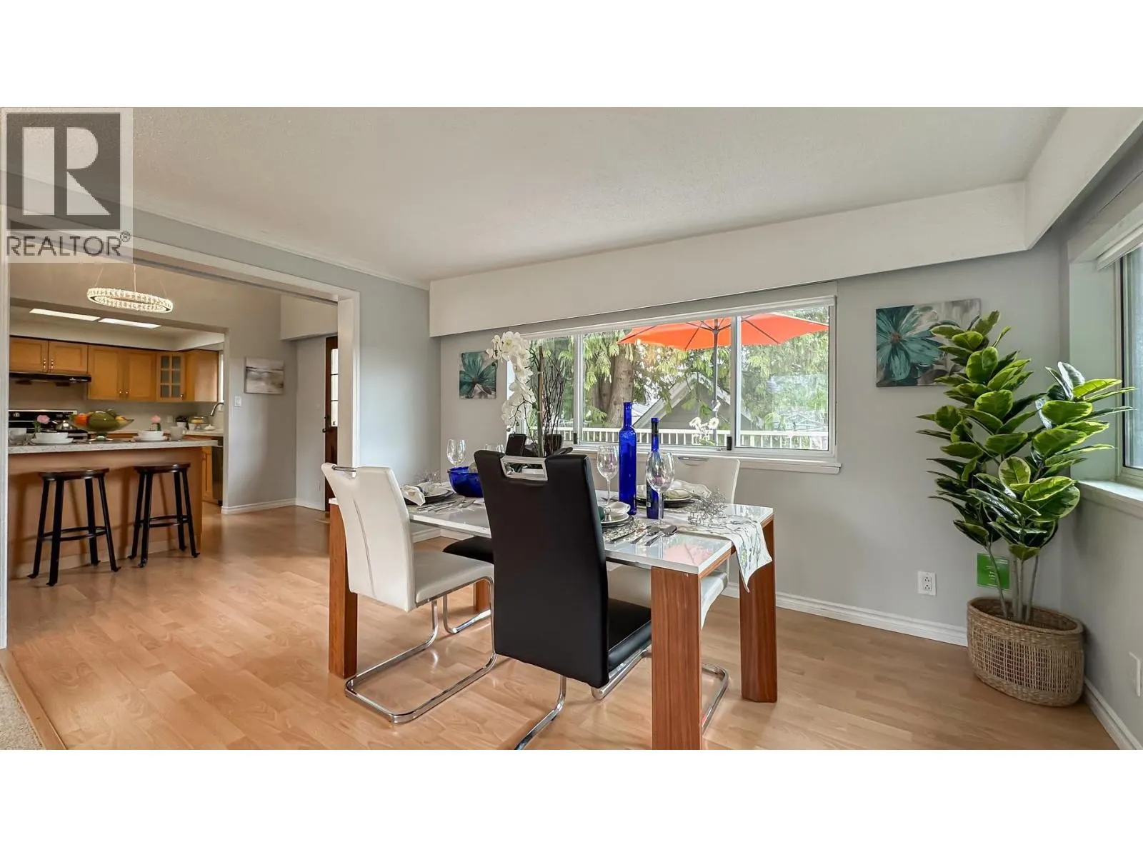 916 GLENACRE COURT