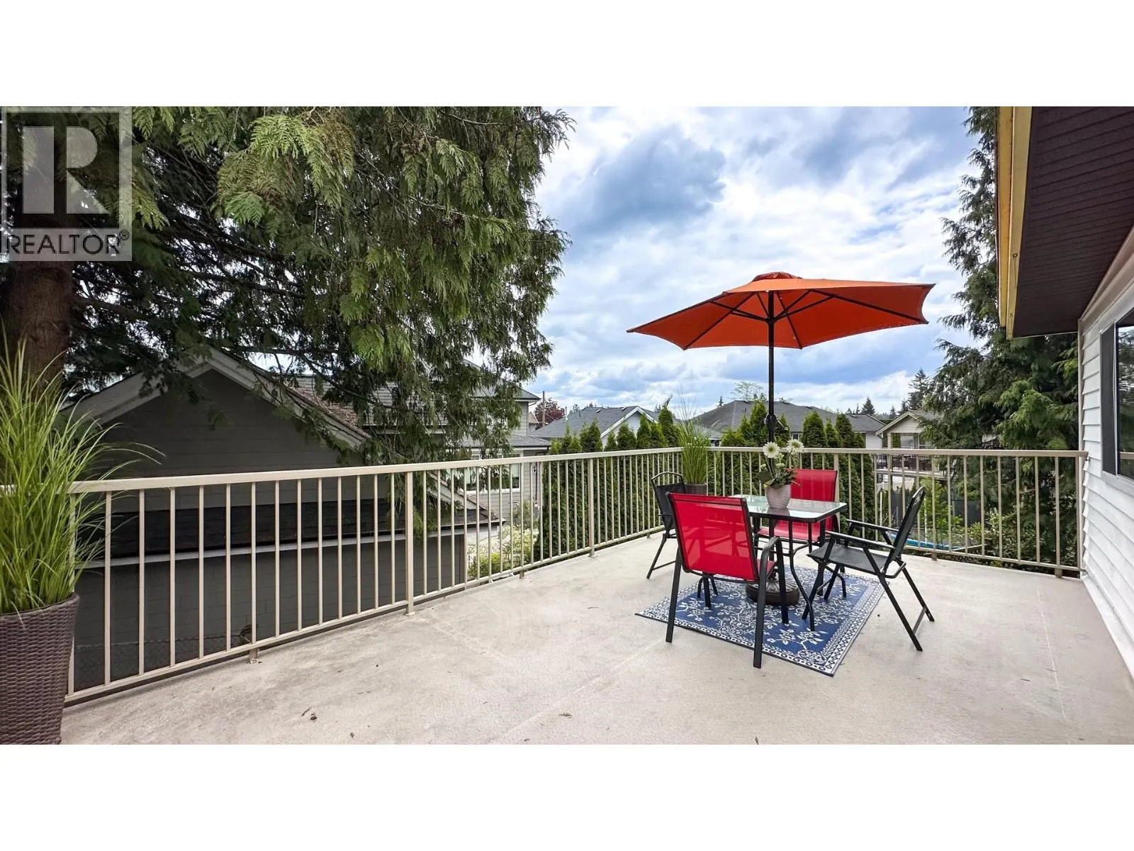 916 GLENACRE COURT