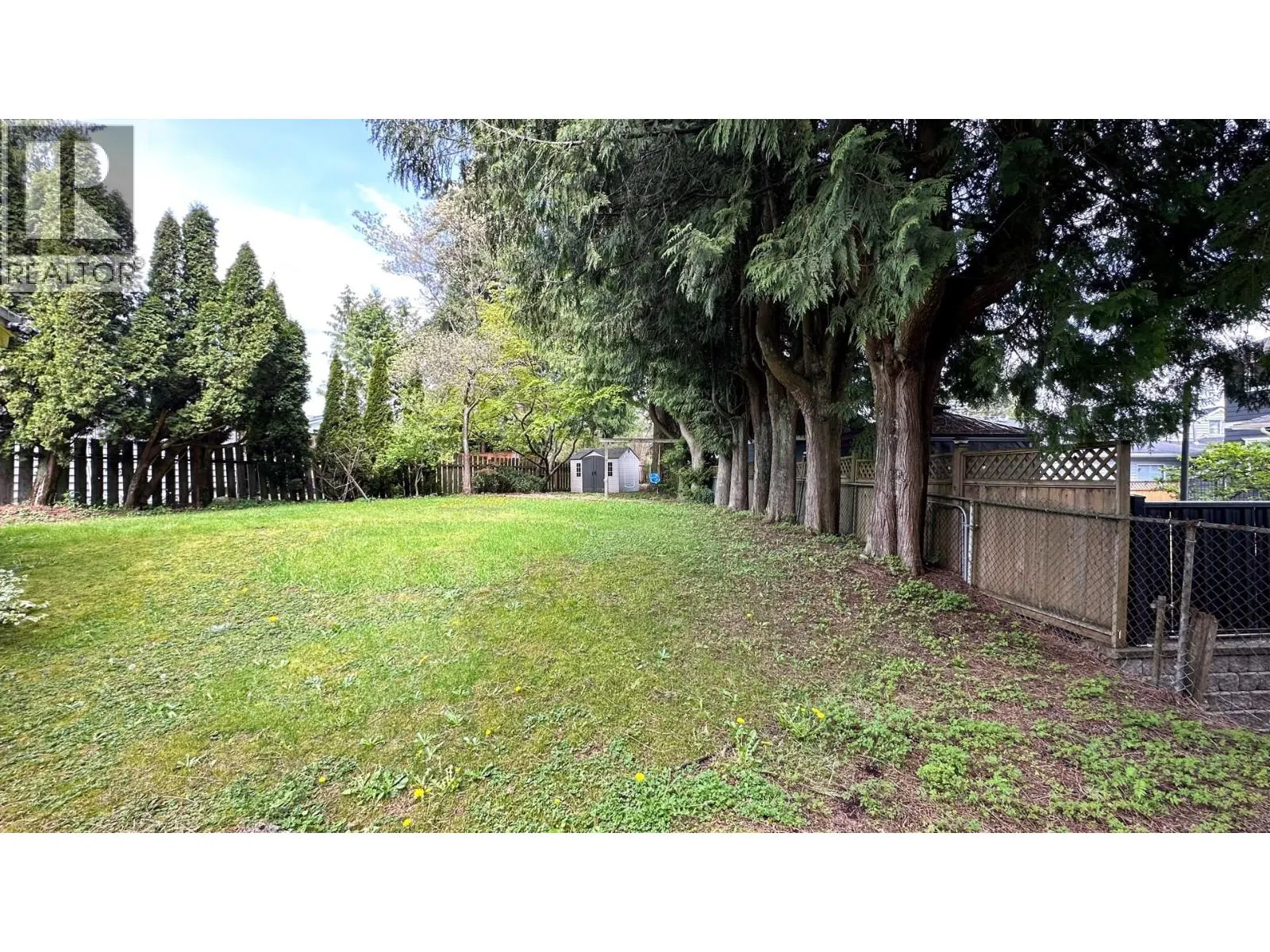 916 GLENACRE COURT