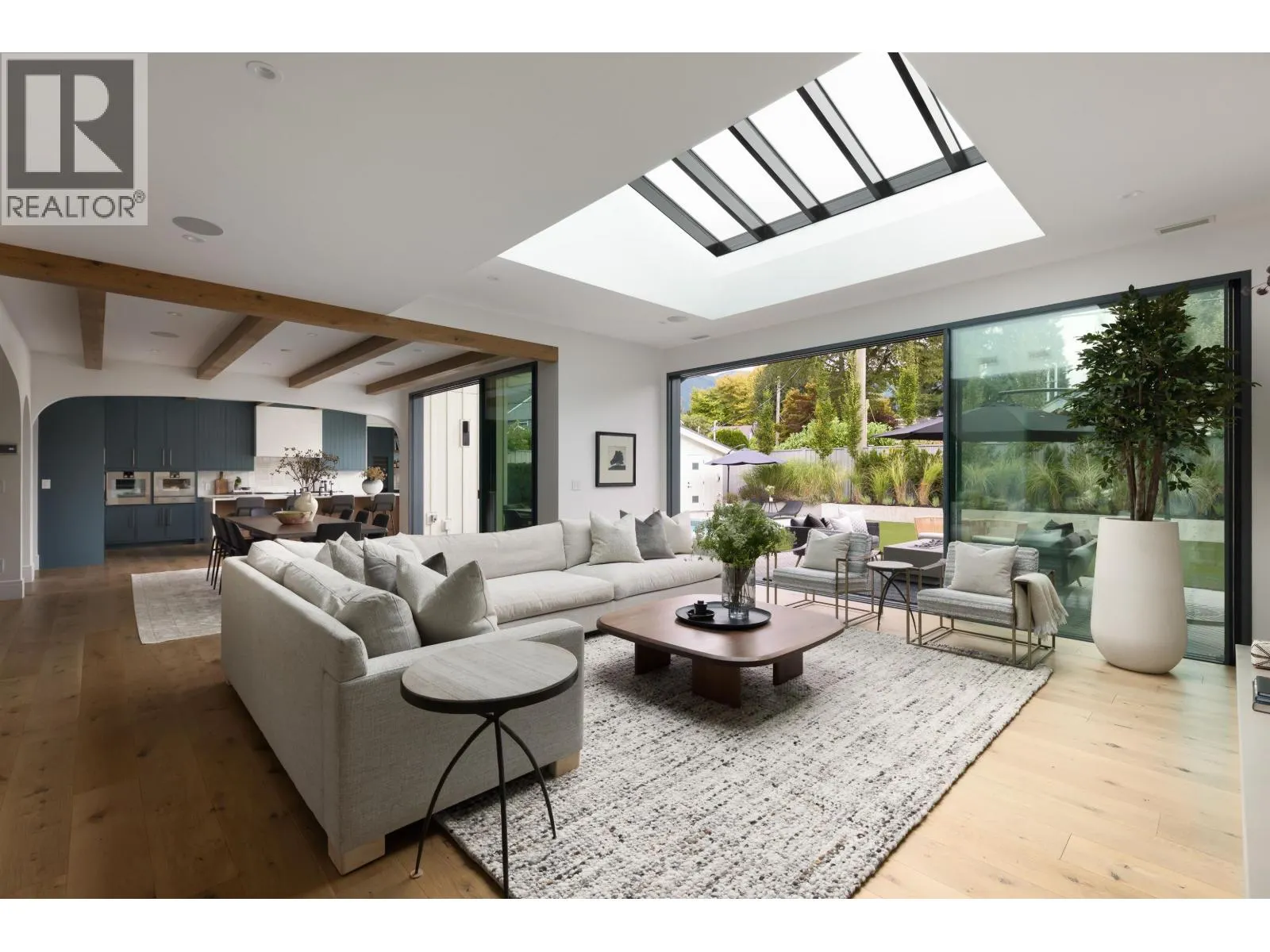 2902 CRESCENTVIEW DRIVE
