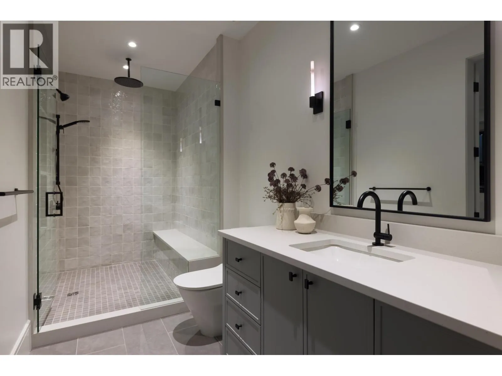 2902 CRESCENTVIEW DRIVE