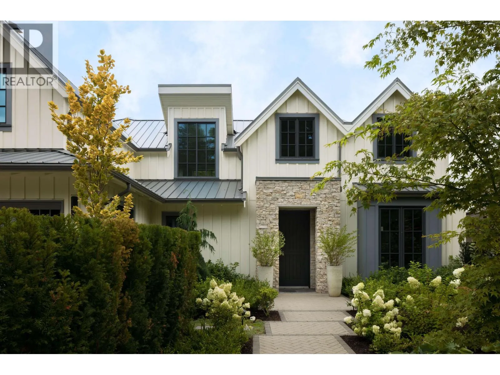 2902 CRESCENTVIEW DRIVE