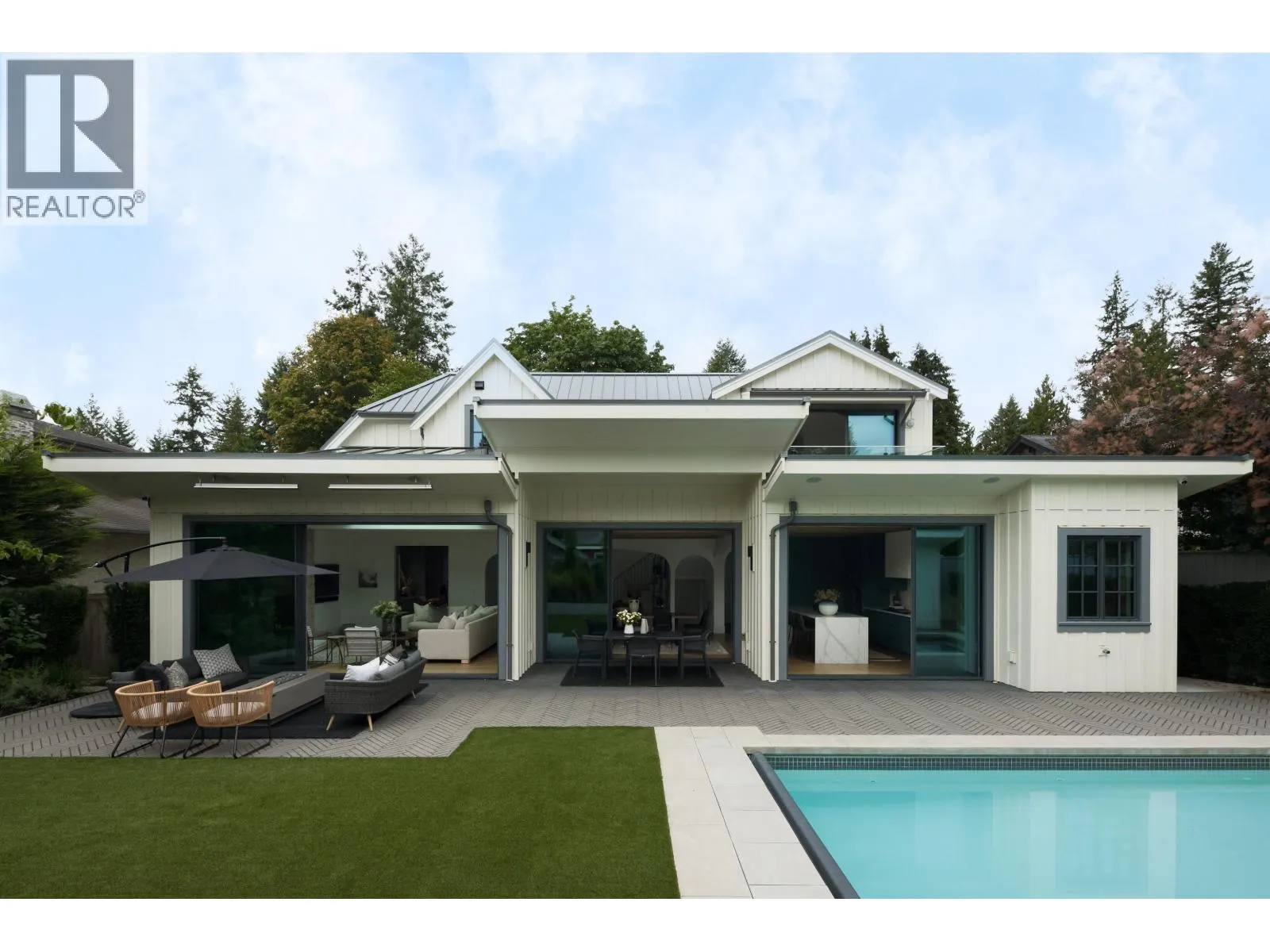 2902 CRESCENTVIEW DRIVE