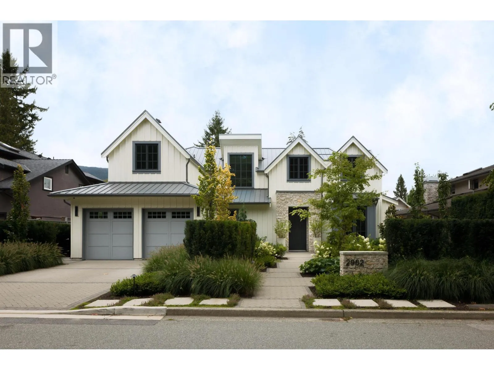 2902 CRESCENTVIEW DRIVE