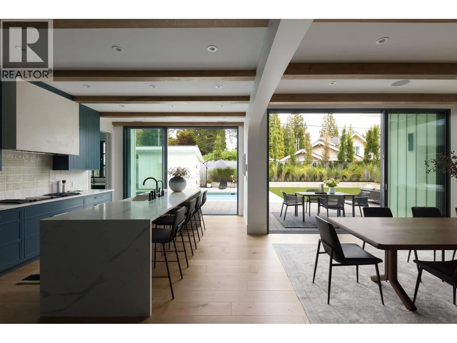 2902 CRESCENTVIEW DRIVE