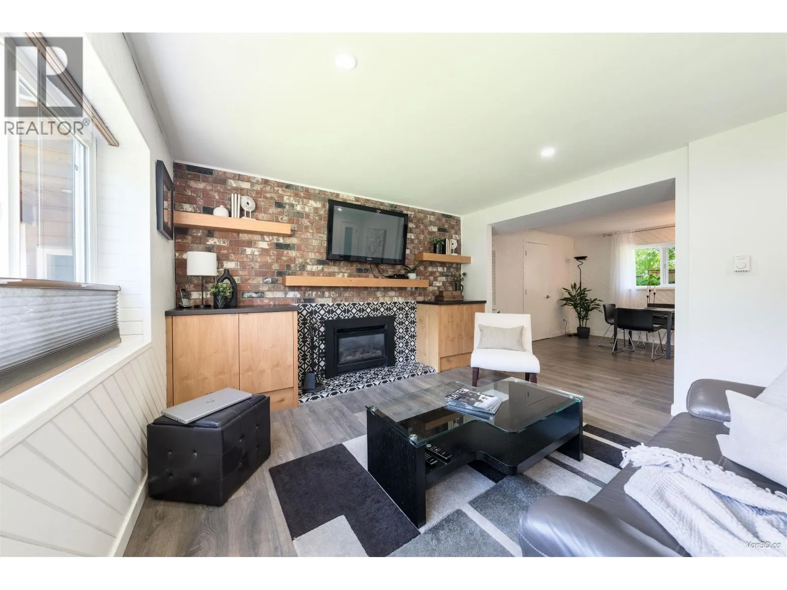 949 HARTFORD PLACE