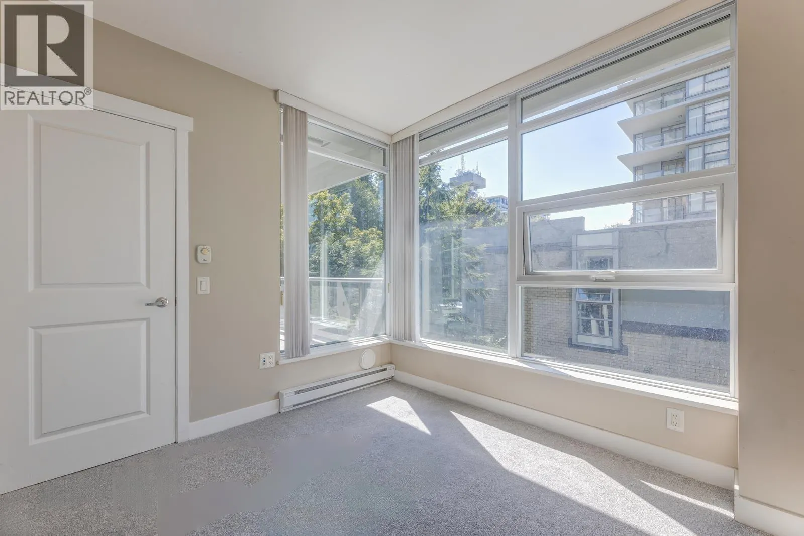 307 9222 UNIVERSITY CRESCENT
