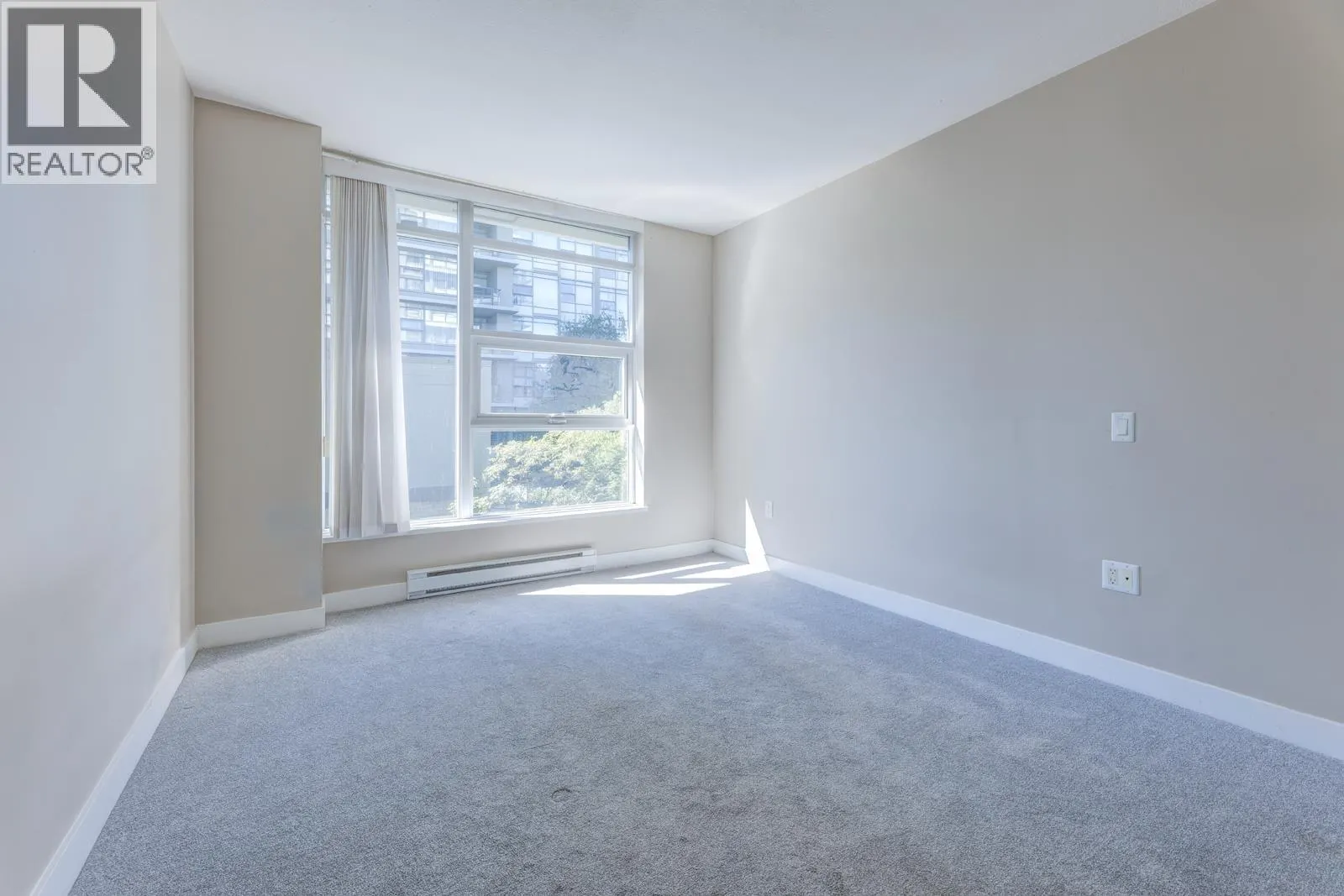 307 9222 UNIVERSITY CRESCENT