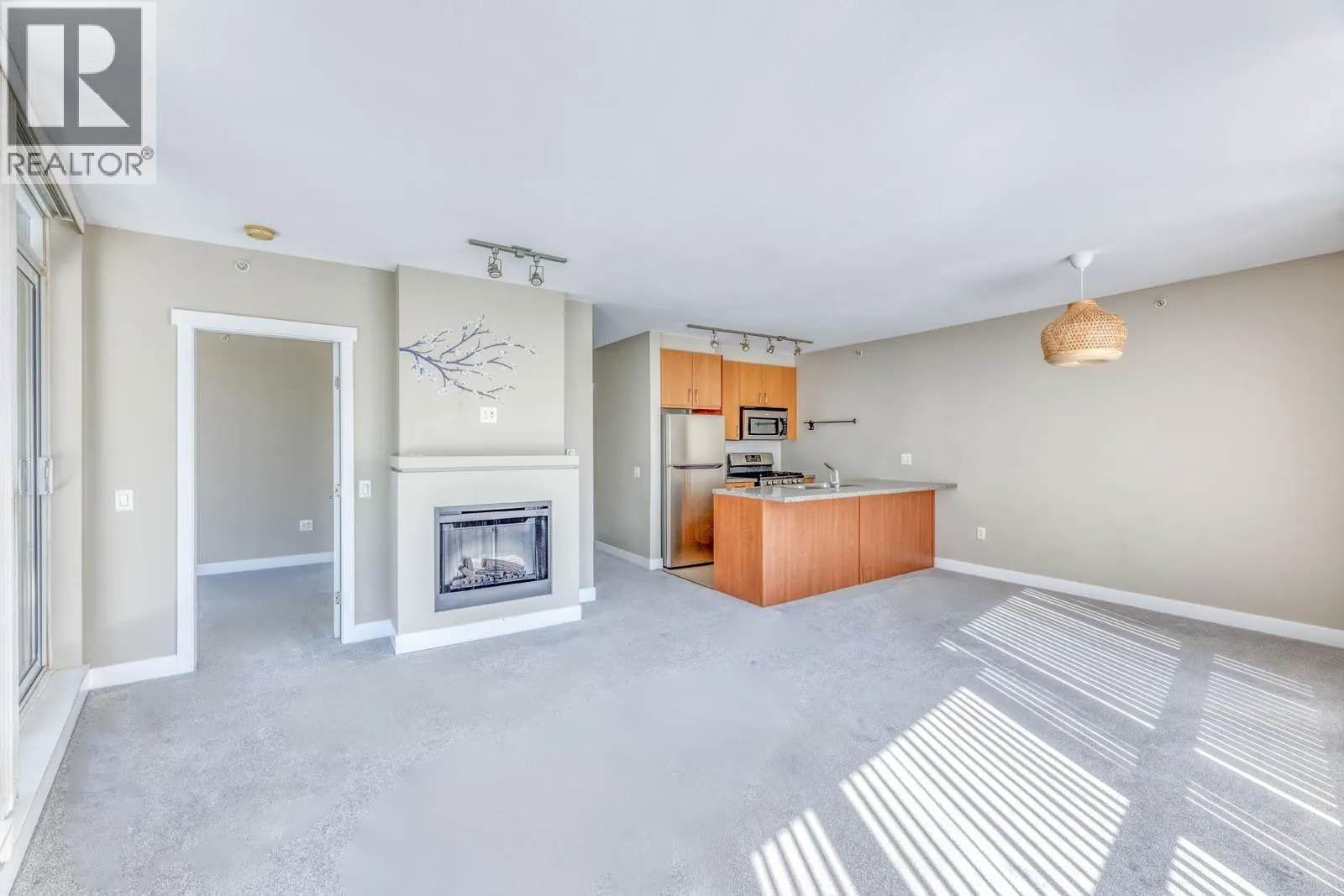 307 9222 UNIVERSITY CRESCENT