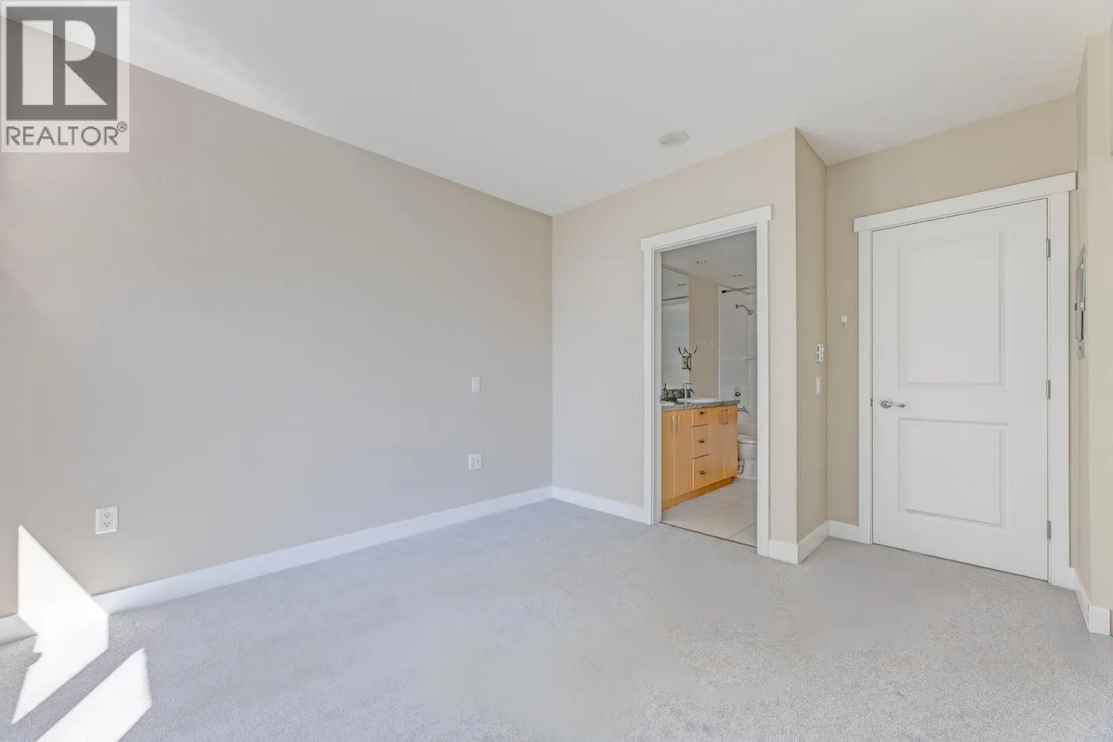 307 9222 UNIVERSITY CRESCENT