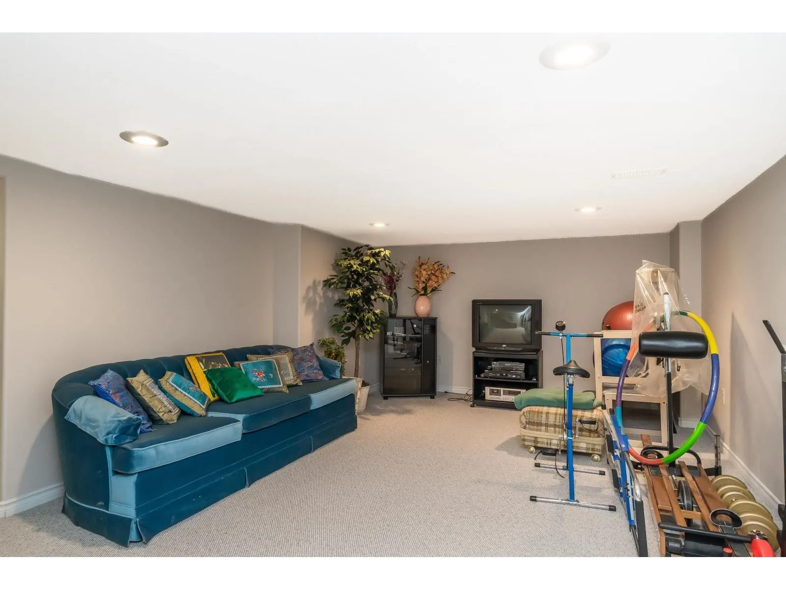 6779 CHATEAU COURT
