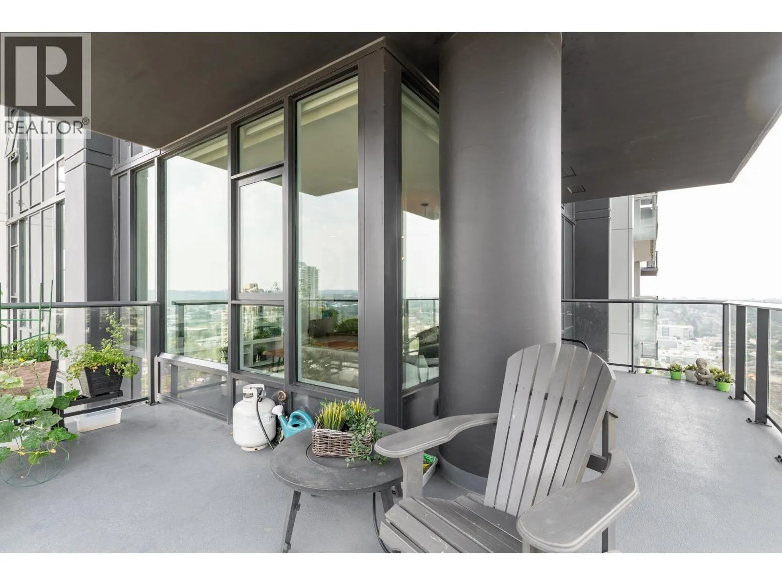 2707 4168 LOUGHEED HIGHWAY