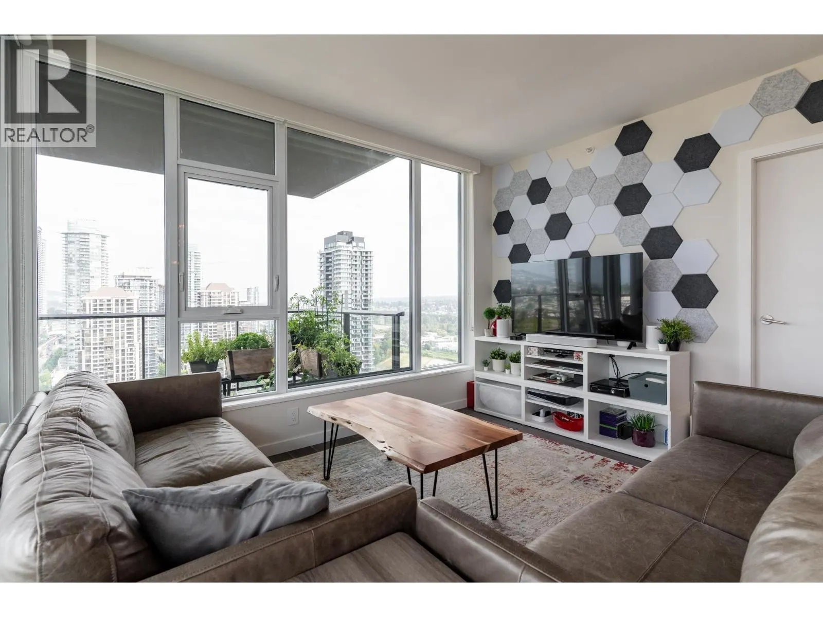 2707 4168 LOUGHEED HIGHWAY