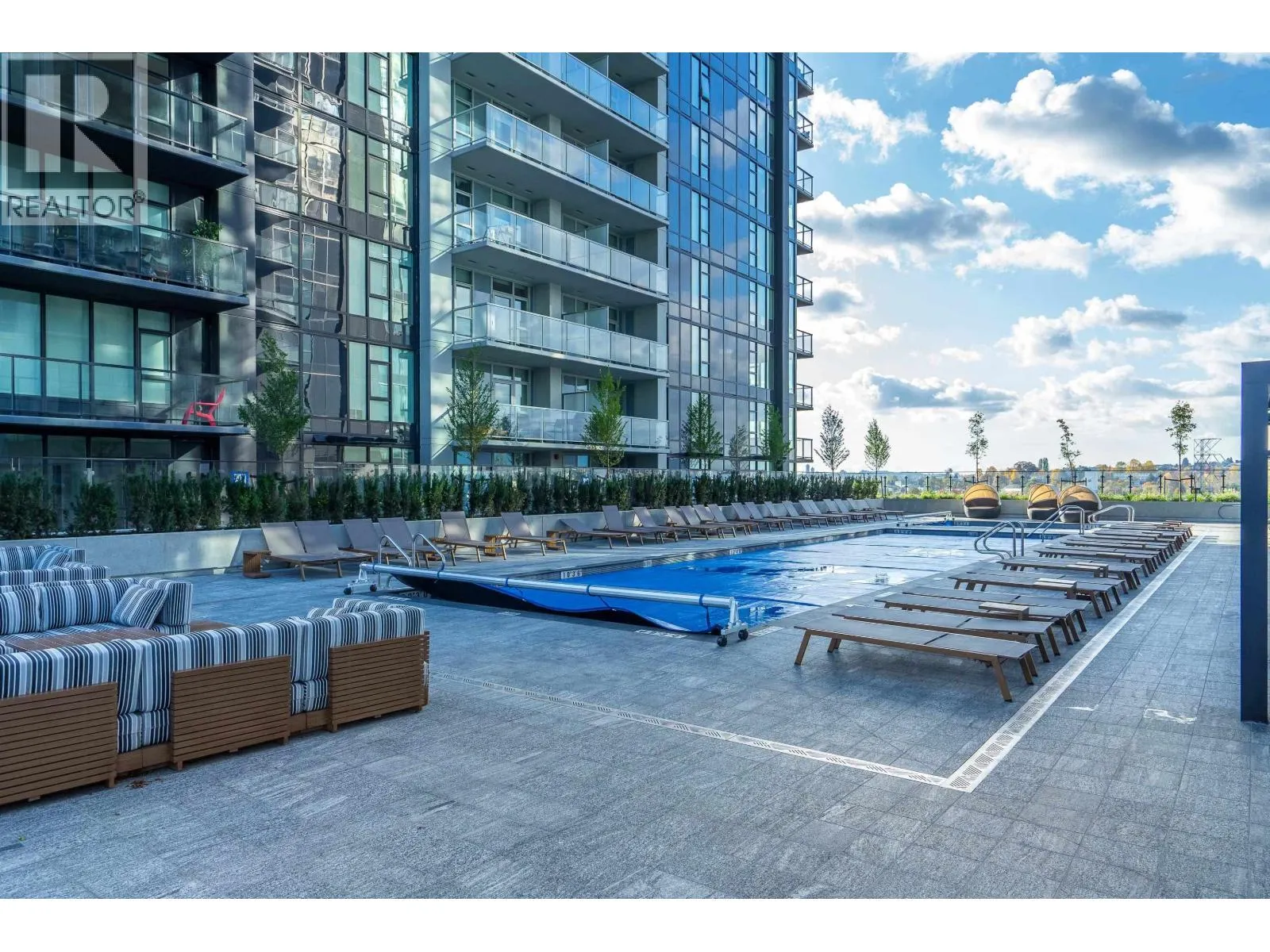 2707 4168 LOUGHEED HIGHWAY