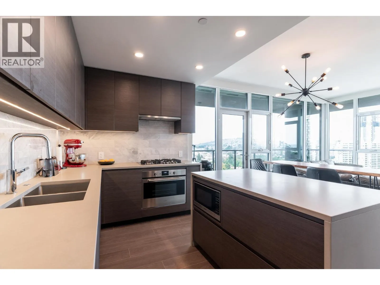 2707 4168 LOUGHEED HIGHWAY