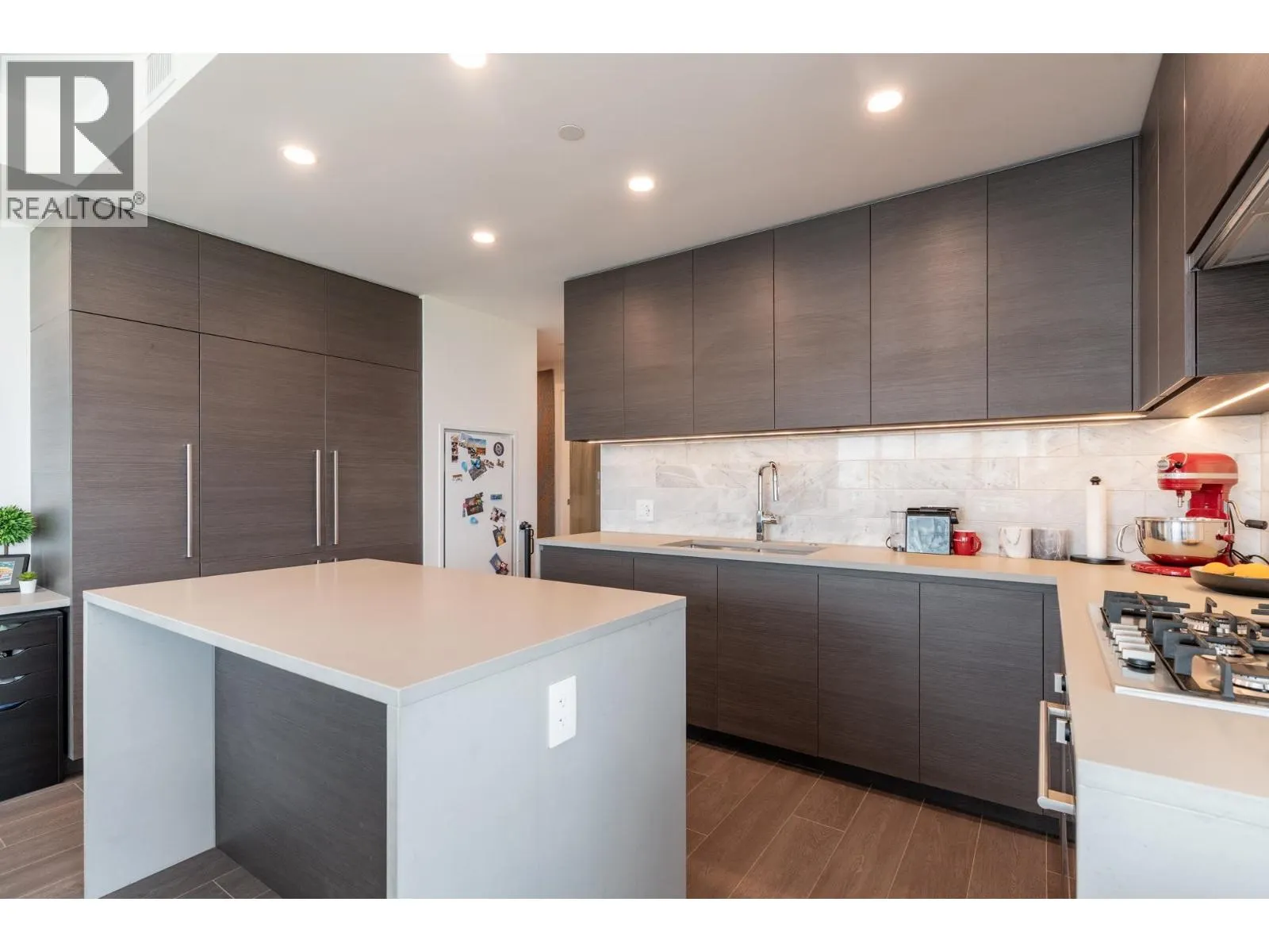 2707 4168 LOUGHEED HIGHWAY