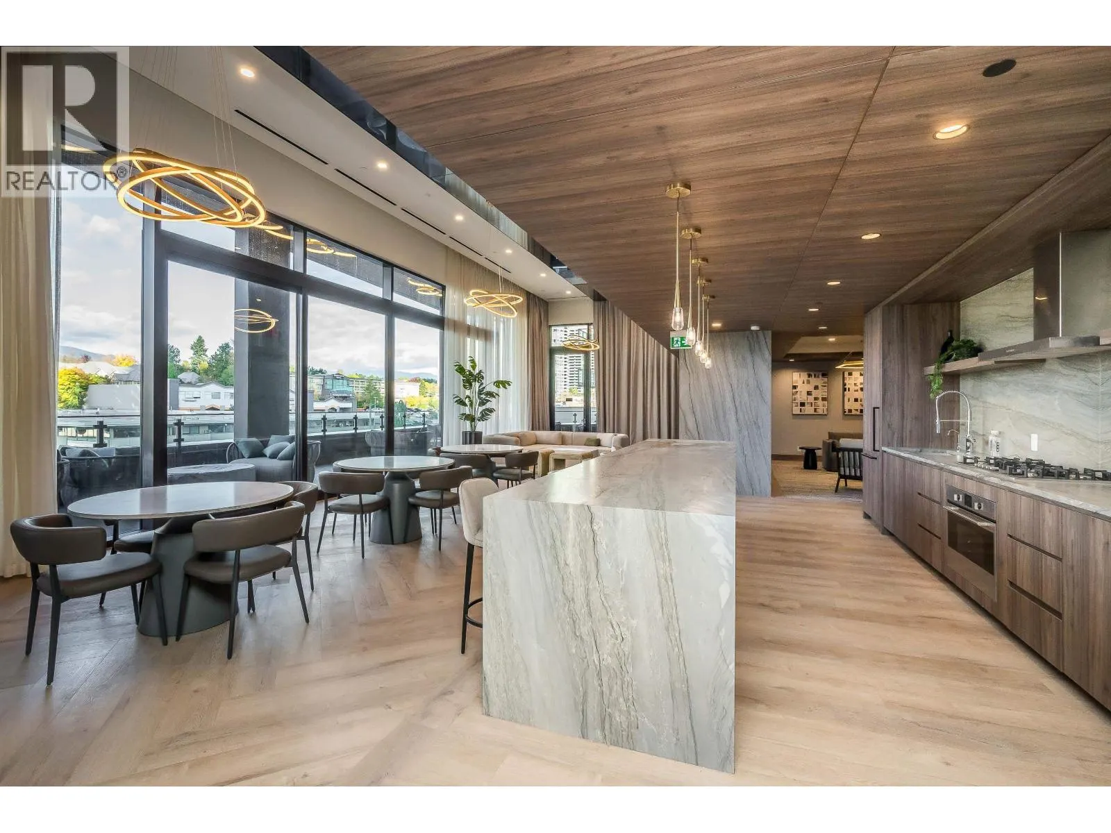2707 4168 LOUGHEED HIGHWAY