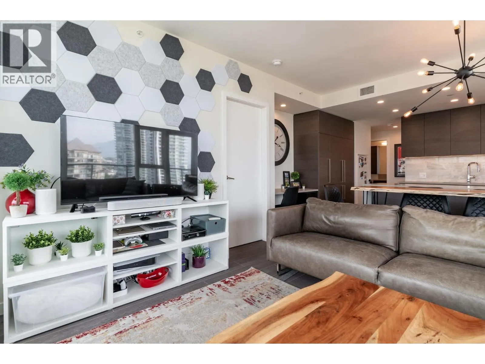 2707 4168 LOUGHEED HIGHWAY
